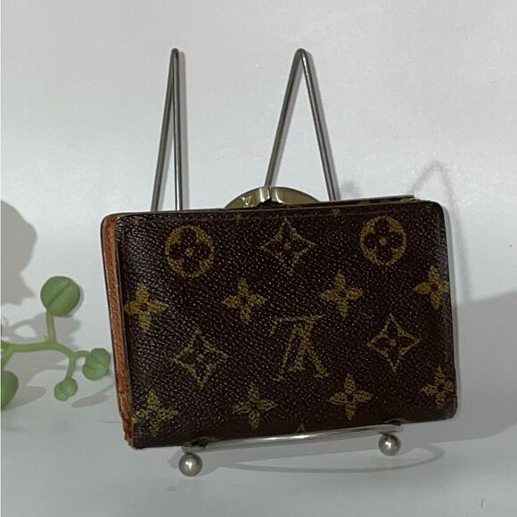 Louis Vuitton Monogram Kisslock Wallet - Picture 2 of 13